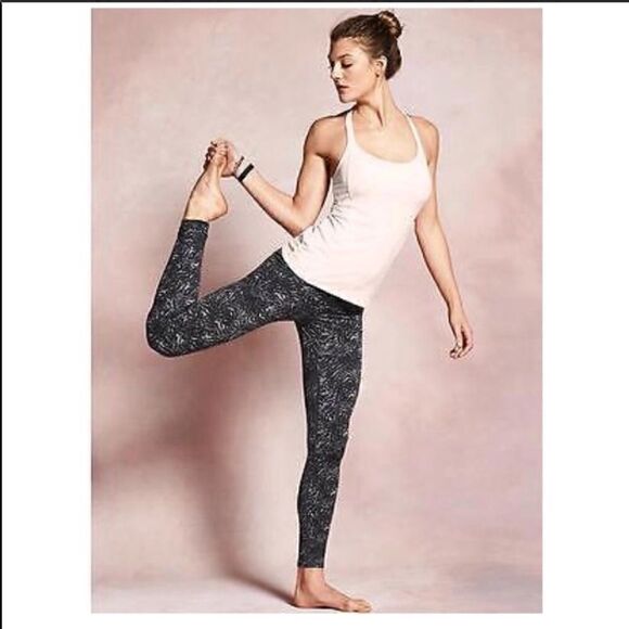 𝅺euc Athleta zebra stripe leggings sz extra small - Picture 3 of 8